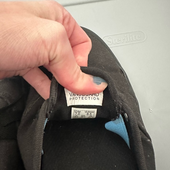 Vans NonSlip shoes. - Picture 4 of 4